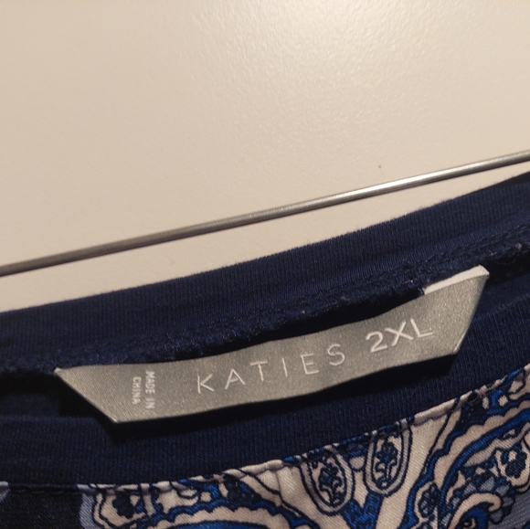 Katie's 2xl flowey top with tie knot at the front. - Picture 3 of 7